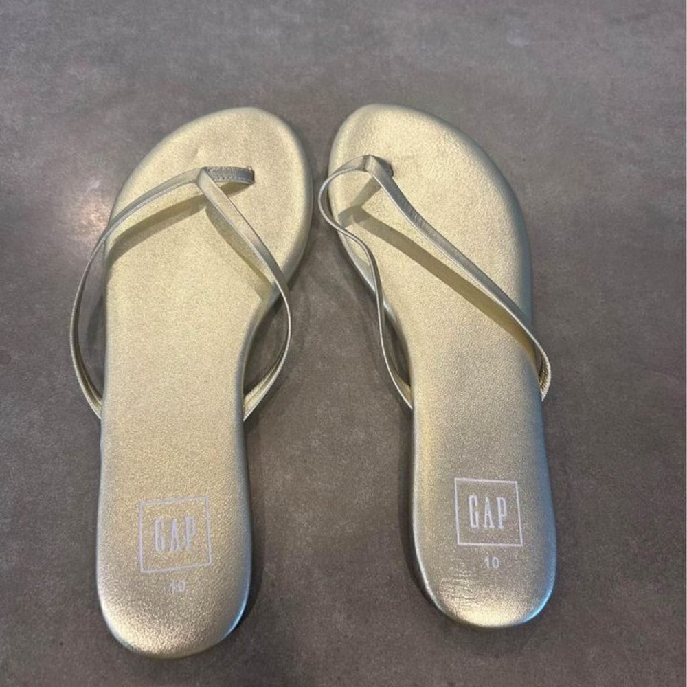 GAP woman’s gold sandals. Minimalist. Size 10. Brand new. Great for vacation.